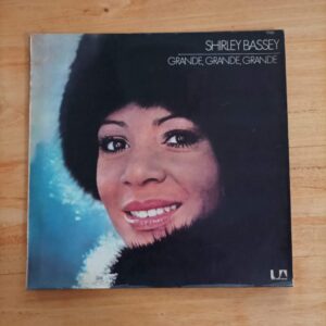 Shirley Bassey - Grande, grande, grande