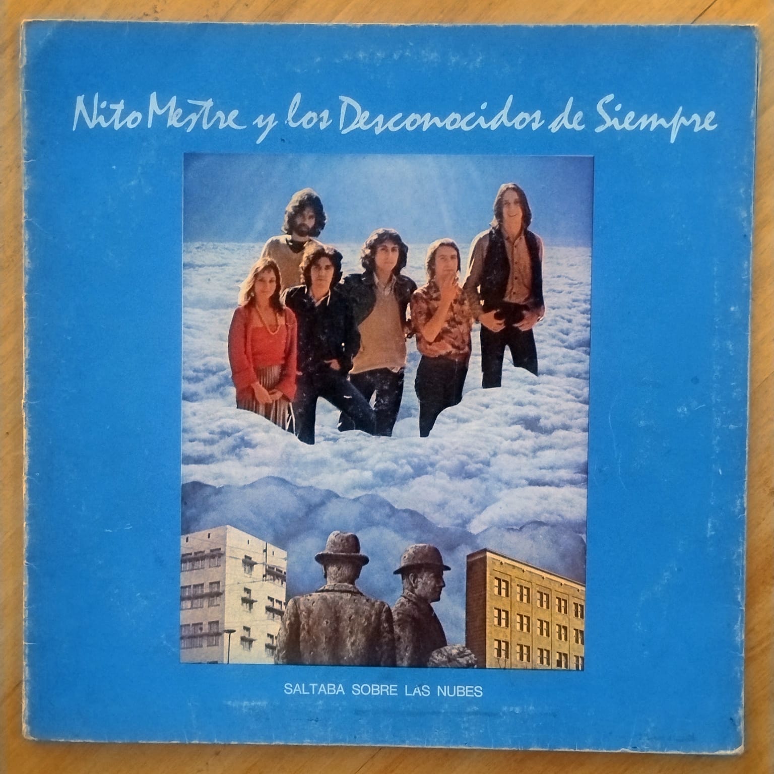 Nito Mestre y los Desconocidos de Siempre - Saltaba sobre las nubes